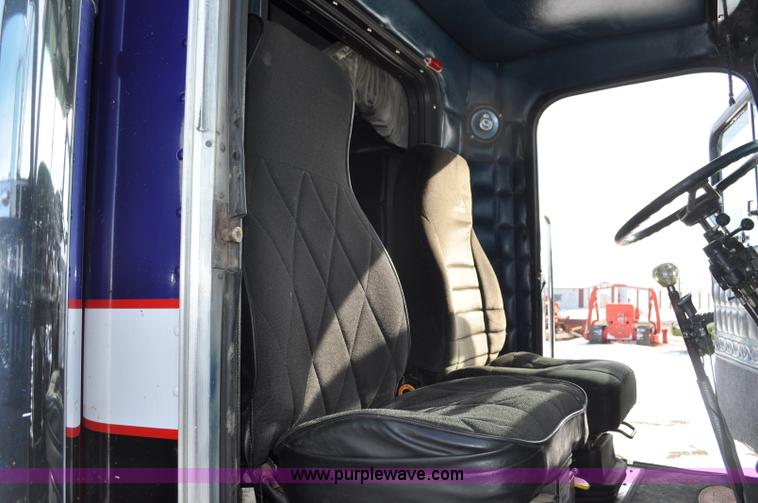 image for item G6416 1978 Peterbilt 359 semi truck