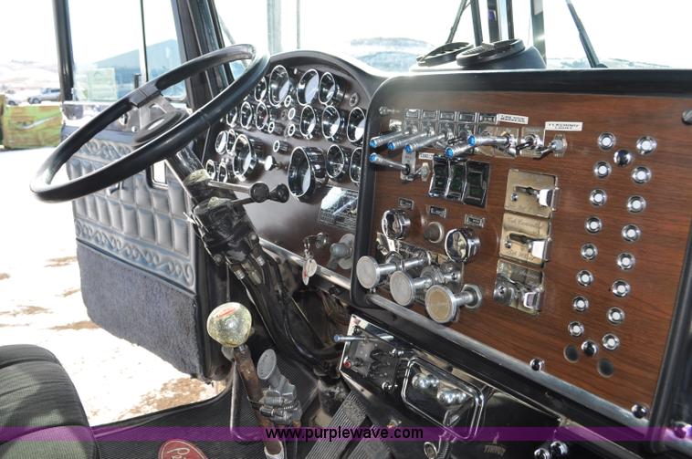 image for item G6416 1978 Peterbilt 359 semi truck