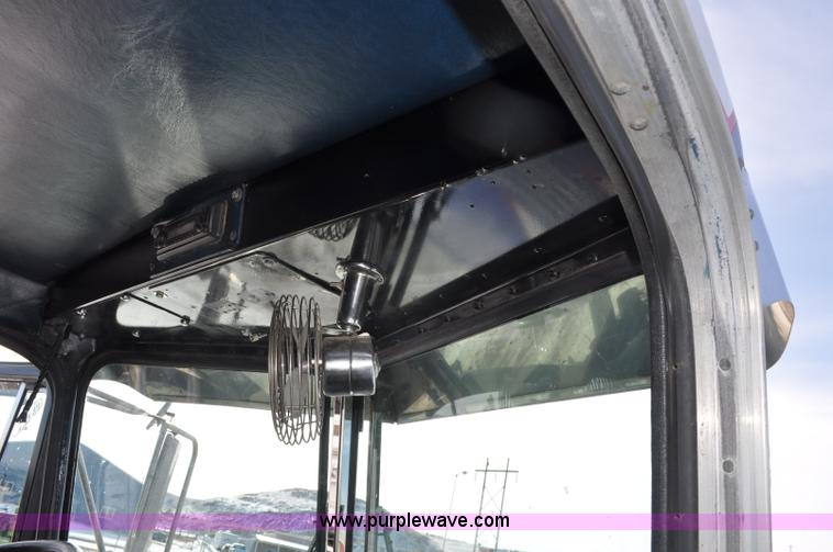 image for item G6416 1978 Peterbilt 359 semi truck