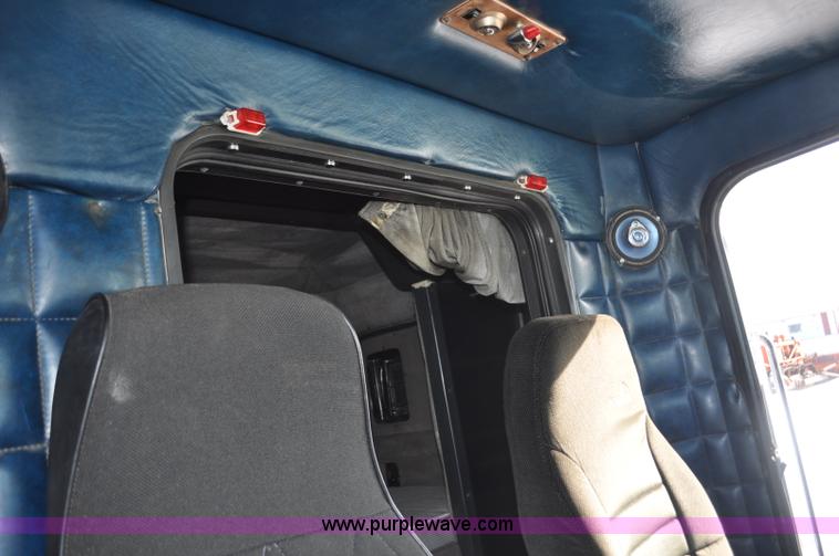 image for item G6416 1978 Peterbilt 359 semi truck