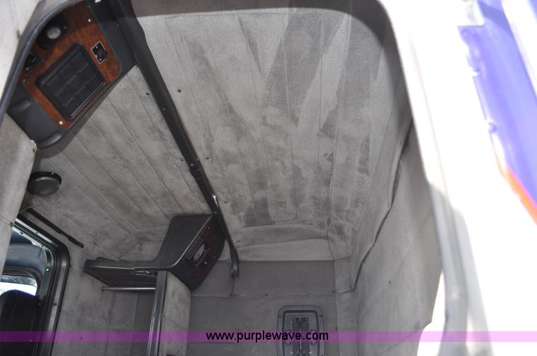 image for item G6416 1978 Peterbilt 359 semi truck