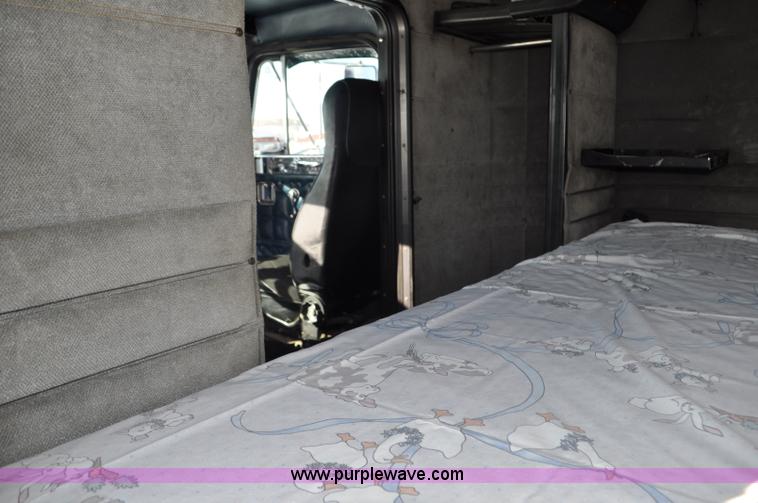 image for item G6416 1978 Peterbilt 359 semi truck