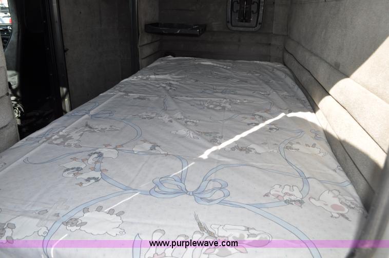 image for item G6416 1978 Peterbilt 359 semi truck