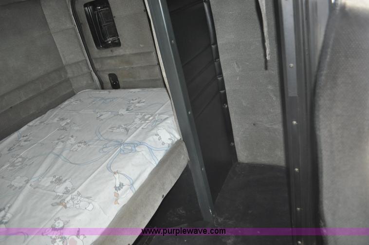 image for item G6416 1978 Peterbilt 359 semi truck