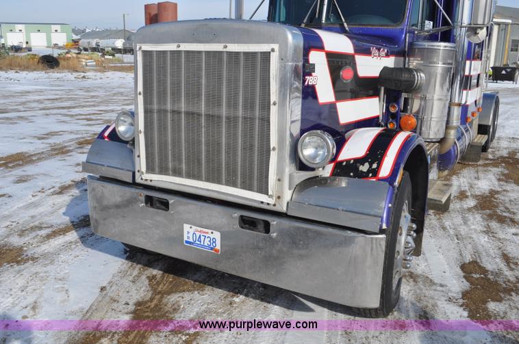 image for item G6416 1978 Peterbilt 359 semi truck