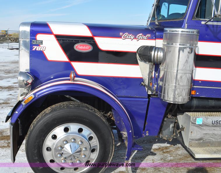 image for item G6416 1978 Peterbilt 359 semi truck