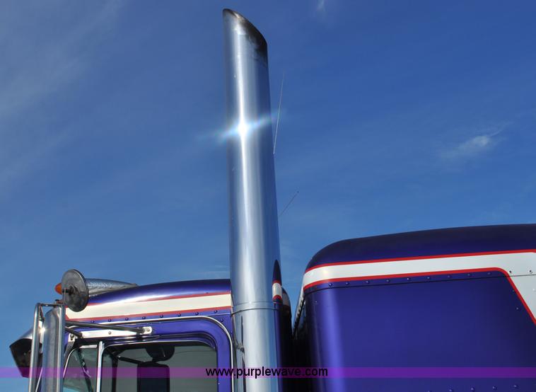 image for item G6416 1978 Peterbilt 359 semi truck