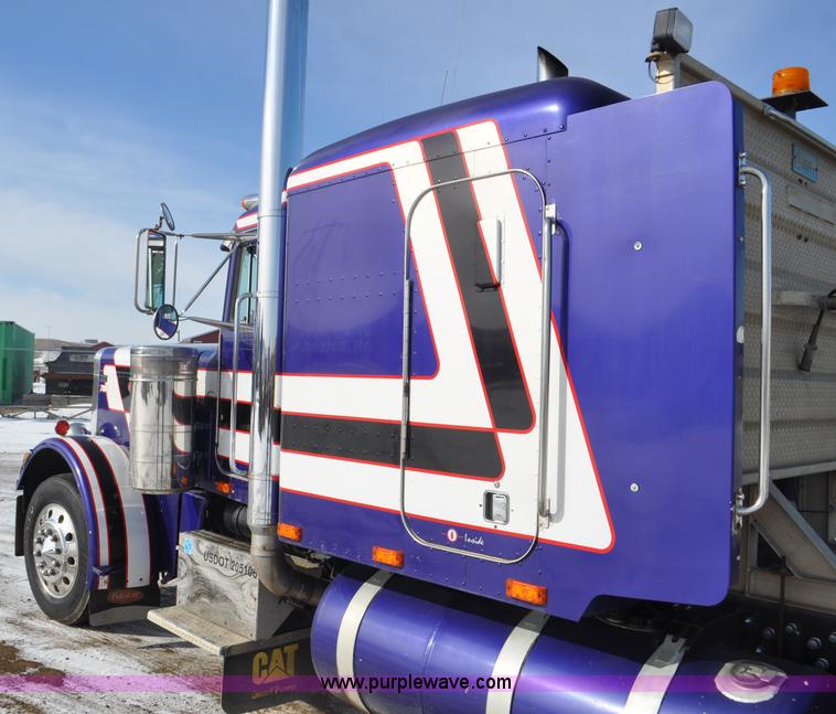 image for item G6416 1978 Peterbilt 359 semi truck