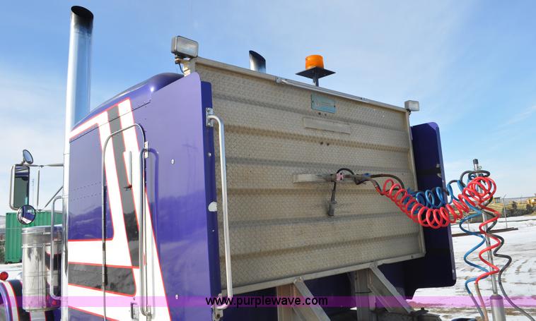 image for item G6416 1978 Peterbilt 359 semi truck