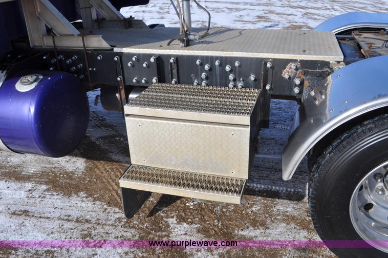 image for item G6416 1978 Peterbilt 359 semi truck