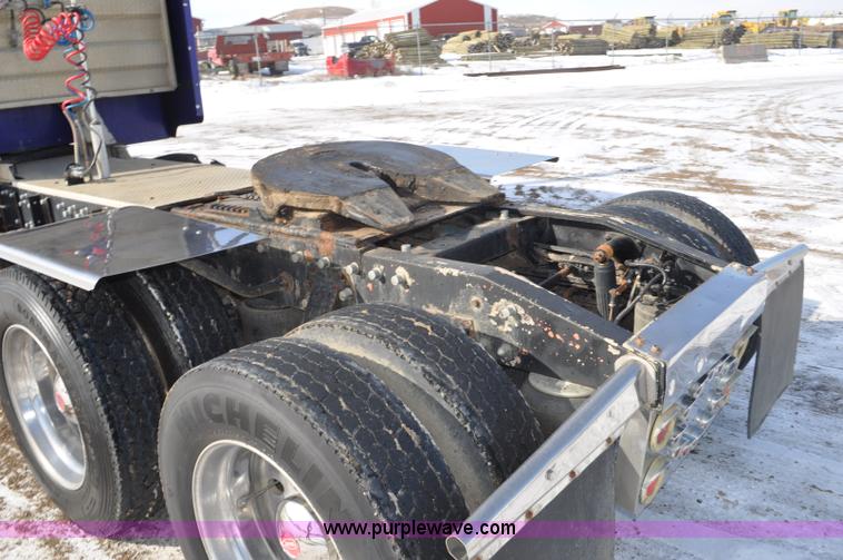 image for item G6416 1978 Peterbilt 359 semi truck