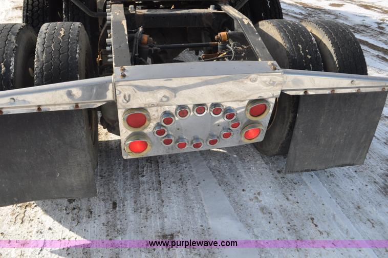 image for item G6416 1978 Peterbilt 359 semi truck