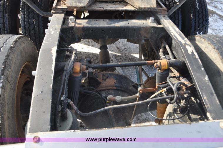 image for item G6416 1978 Peterbilt 359 semi truck