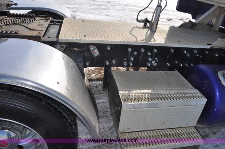 image for item G6416 1978 Peterbilt 359 semi truck