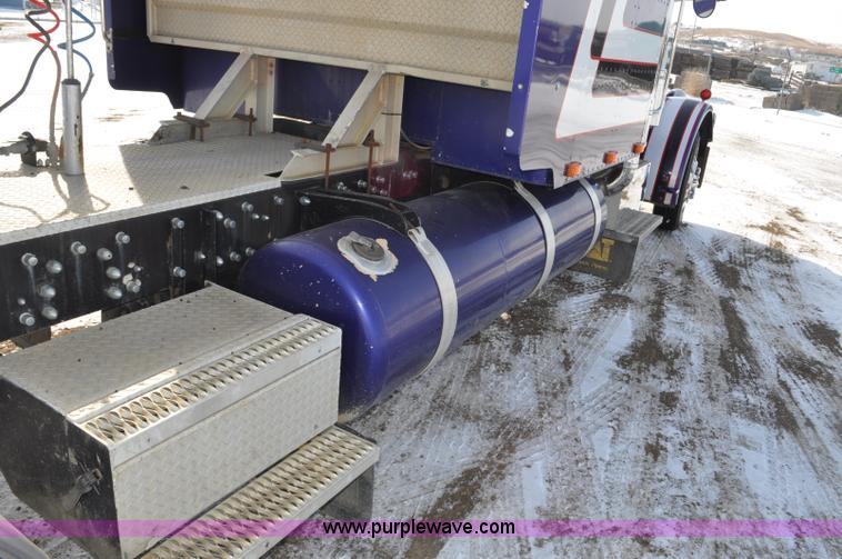 image for item G6416 1978 Peterbilt 359 semi truck