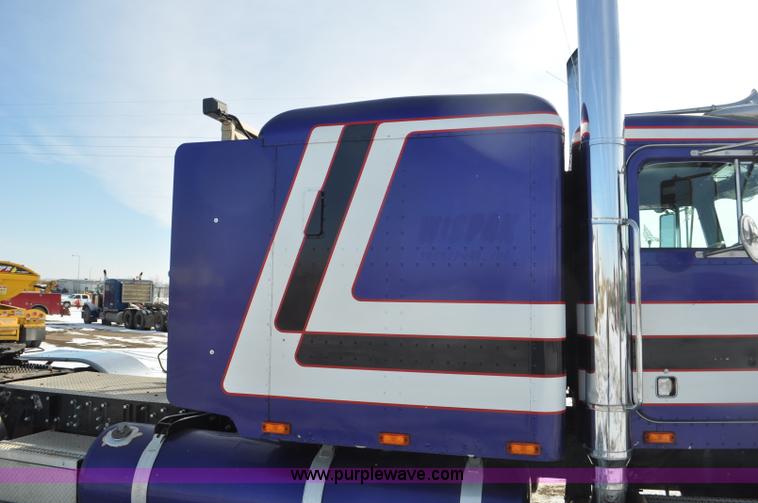 image for item G6416 1978 Peterbilt 359 semi truck