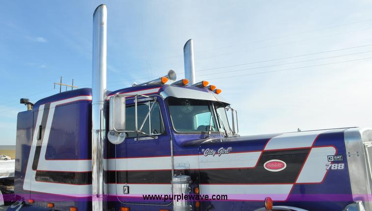 image for item G6416 1978 Peterbilt 359 semi truck