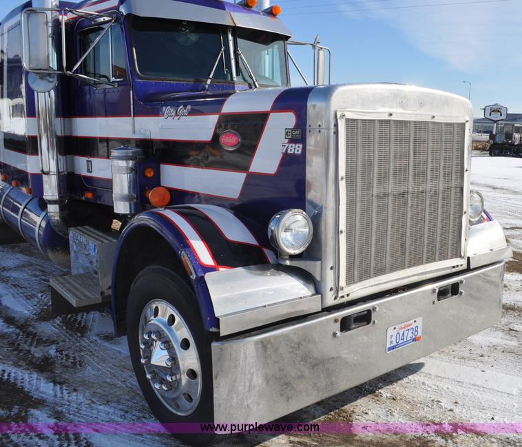 image for item G6416 1978 Peterbilt 359 semi truck