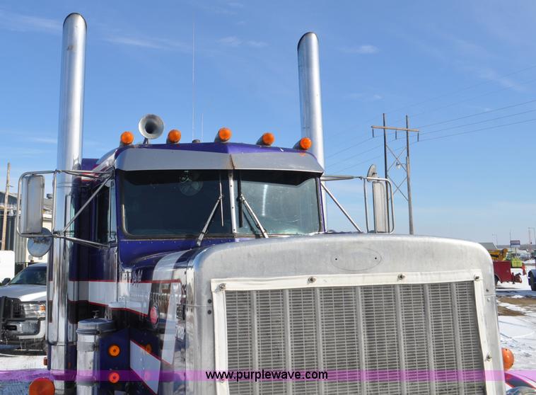 image for item G6416 1978 Peterbilt 359 semi truck
