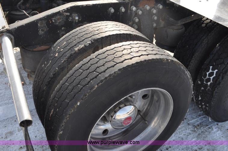 image for item G6416 1978 Peterbilt 359 semi truck