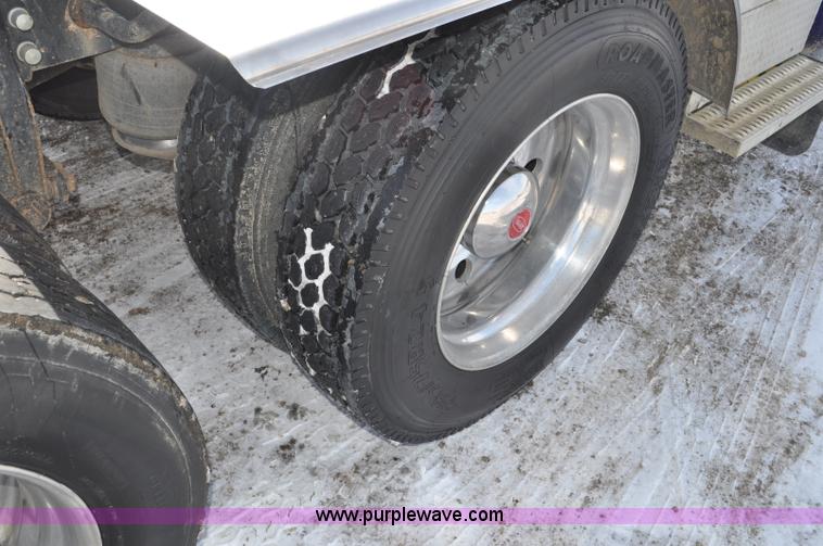 image for item G6416 1978 Peterbilt 359 semi truck