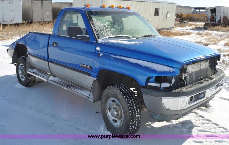 image for item G6417 1999 Dodge Ram 2500 pickup truck