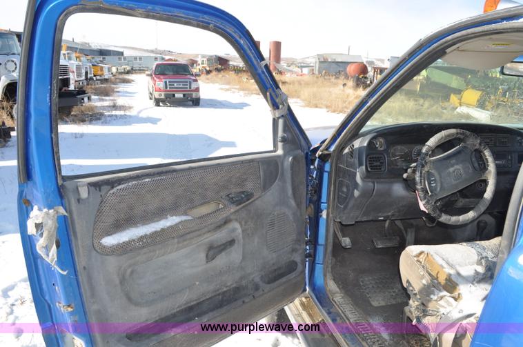 image for item G6417 1999 Dodge Ram 2500 pickup truck