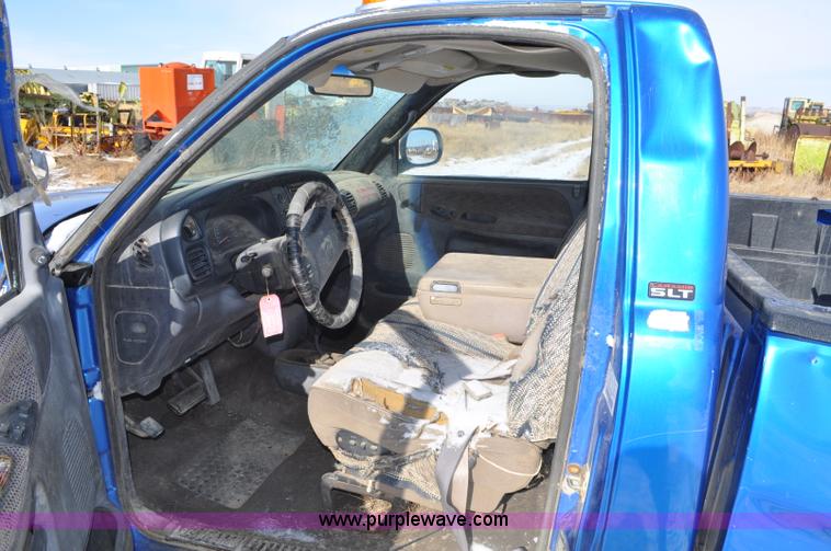 image for item G6417 1999 Dodge Ram 2500 pickup truck