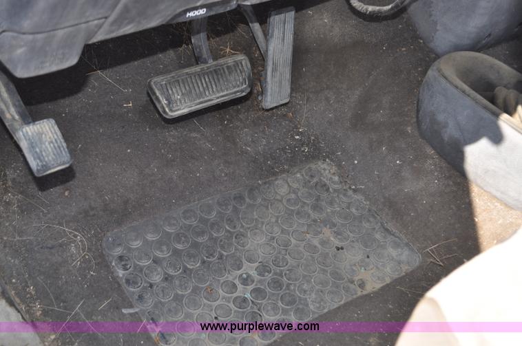 image for item G6417 1999 Dodge Ram 2500 pickup truck