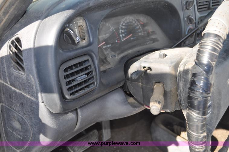 image for item G6417 1999 Dodge Ram 2500 pickup truck
