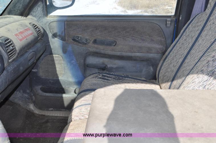 image for item G6417 1999 Dodge Ram 2500 pickup truck