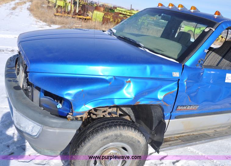 image for item G6417 1999 Dodge Ram 2500 pickup truck