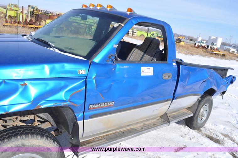image for item G6417 1999 Dodge Ram 2500 pickup truck