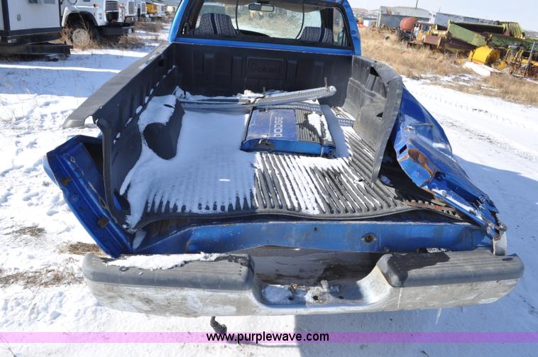 image for item G6417 1999 Dodge Ram 2500 pickup truck