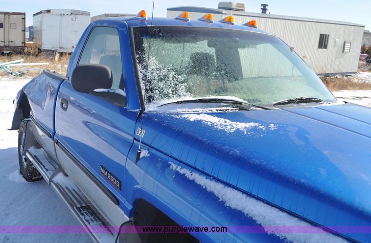 image for item G6417 1999 Dodge Ram 2500 pickup truck