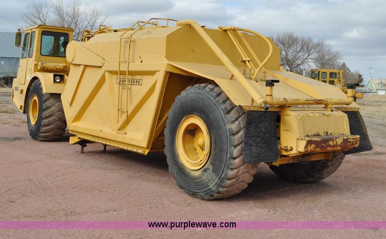 image for item G6420 John Deere 860 water wagon