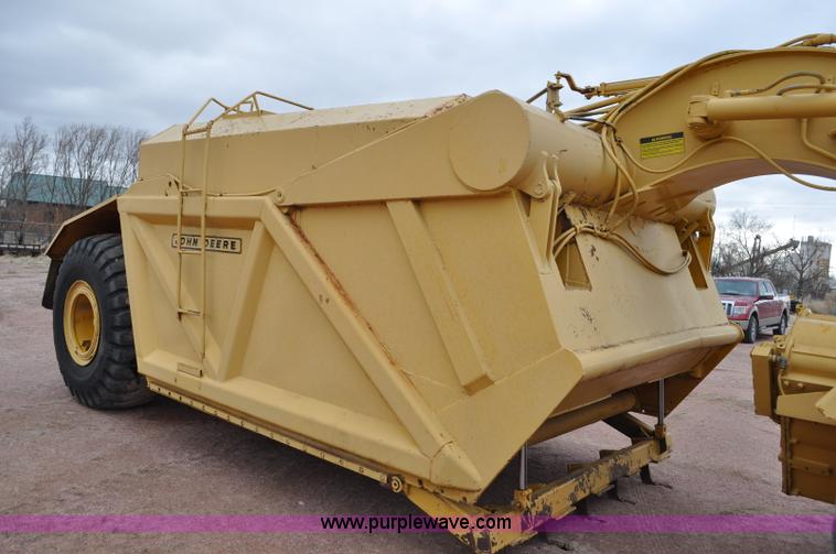 image for item G6420 John Deere 860 water wagon