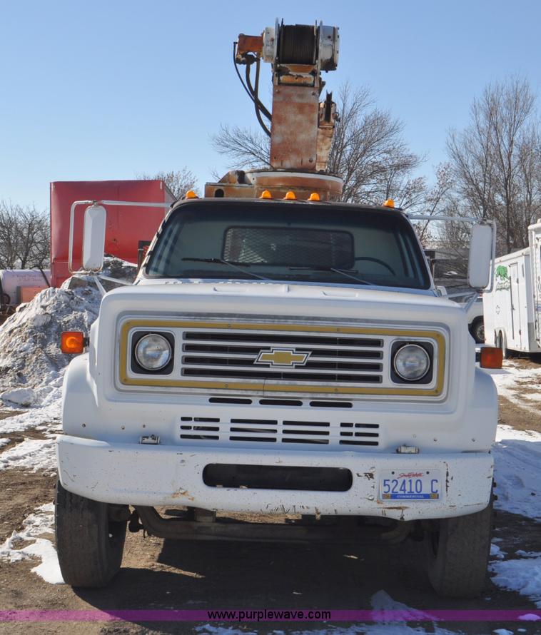 image for item G6421 1988 Chevrolet 7000 flatbed truck with crane