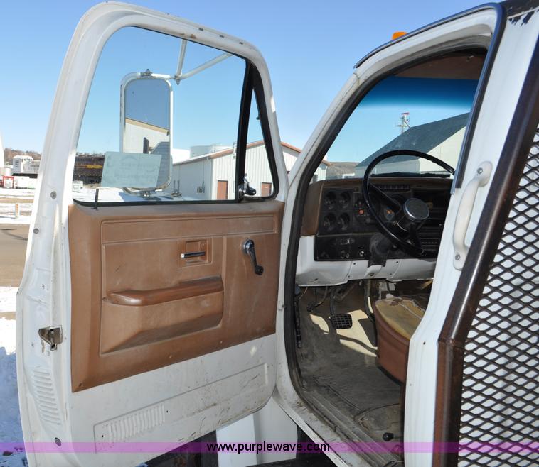 image for item G6421 1988 Chevrolet 7000 flatbed truck with crane