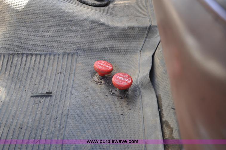 image for item G6421 1988 Chevrolet 7000 flatbed truck with crane