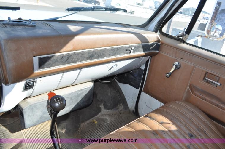 image for item G6421 1988 Chevrolet 7000 flatbed truck with crane