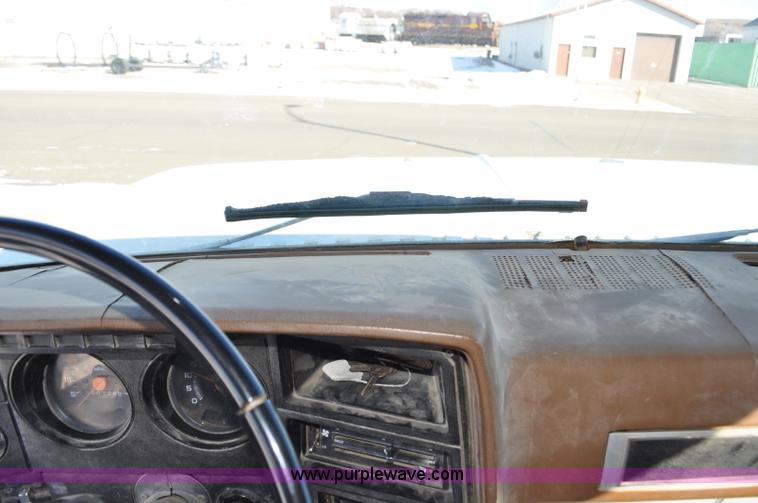 image for item G6421 1988 Chevrolet 7000 flatbed truck with crane