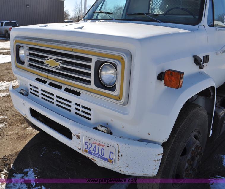 image for item G6421 1988 Chevrolet 7000 flatbed truck with crane