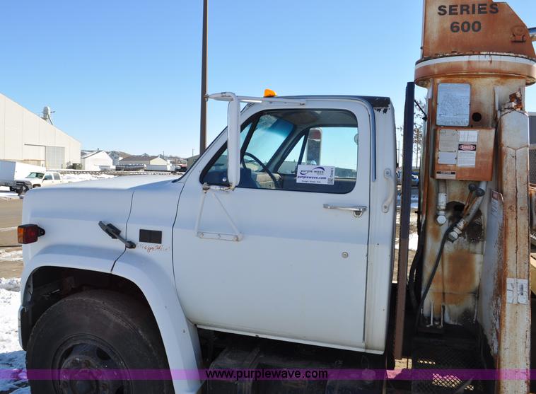 image for item G6421 1988 Chevrolet 7000 flatbed truck with crane