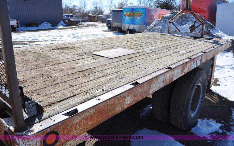 image for item G6421 1988 Chevrolet 7000 flatbed truck with crane