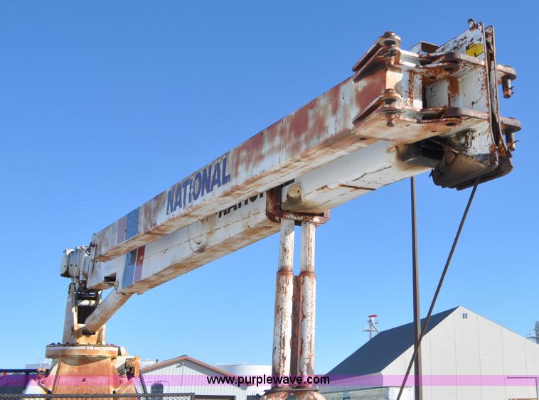 image for item G6421 1988 Chevrolet 7000 flatbed truck with crane