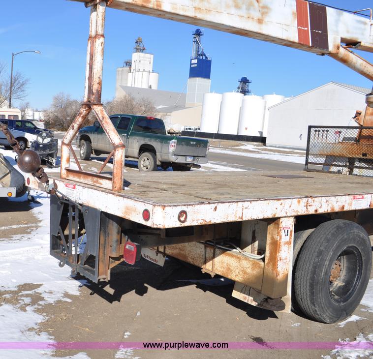 image for item G6421 1988 Chevrolet 7000 flatbed truck with crane