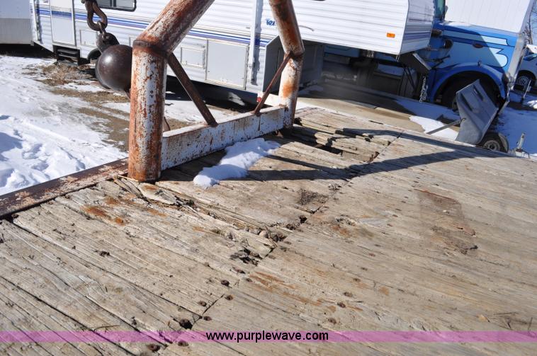 image for item G6421 1988 Chevrolet 7000 flatbed truck with crane