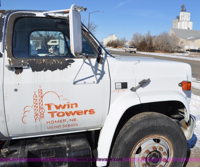 image for item G6421 1988 Chevrolet 7000 flatbed truck with crane