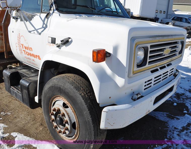 image for item G6421 1988 Chevrolet 7000 flatbed truck with crane
